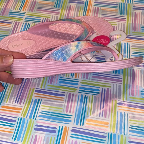 girls flip flops NWT Pink, nice soles, mermaid scales accents size 3/4 - Picture 9 of 16